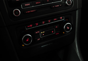 Подержанный автомобиль Volkswagen Golf Hatchback 2012 года (16 фото)