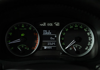 Подержанный автомобиль Skoda Fabia Hatchback 2008 года (12 фото)