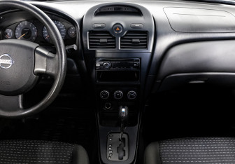 Подержанный автомобиль Nissan Almera Classic 2010 года (11 фото)
