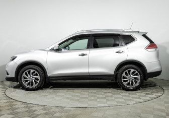 Подержанный автомобиль Nissan X-Trail 2015 года (8 фото)