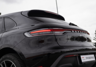 Подержанный автомобиль Porsche Macan 2021 года (18 фото)