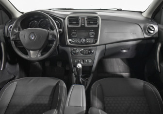 Подержанный автомобиль Renault Logan Sedan 2014 года (13 фото)