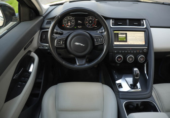 Подержанный автомобиль Jaguar E-Pace 2019 года (12 фото)