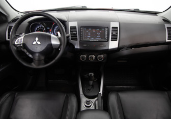Подержанный автомобиль Mitsubishi Outlander 2011 года (9 фото)