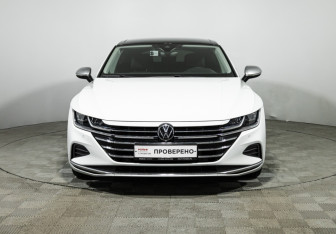 Подержанный автомобиль Volkswagen Arteon 2021 года (2 фото)