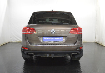 Подержанный автомобиль Volkswagen Touareg 2011 года (6 фото)