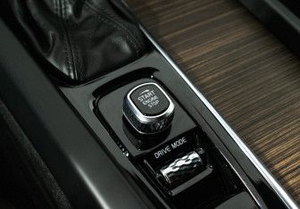 Подержанный автомобиль Volvo XC60 2020 года (19 фото)