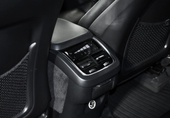 Подержанный автомобиль Volvo XC90 2017 года (14 фото)