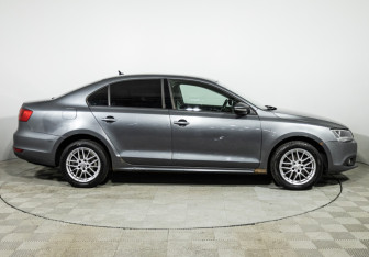Подержанный автомобиль Volkswagen Jetta Sedan 2012 года (4 фото)