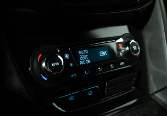 Подержанный автомобиль Ford Focus Sedan 2012 года (16 фото)