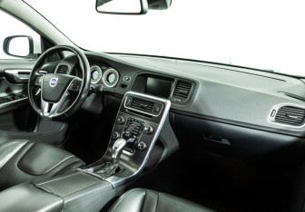 Подержанный автомобиль Volvo S60 2012 года (9 фото)