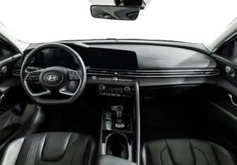 Подержанный автомобиль Hyundai Elantra Sedan 2024 года (13 фото)