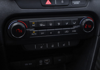 Подержанный автомобиль Kia Ceed Hatchback 2018 года (16 фото)