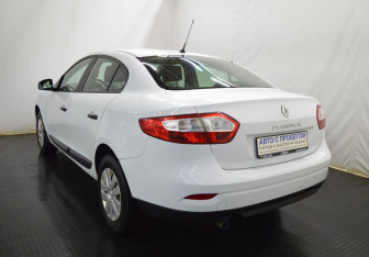 Подержанный автомобиль Renault Fluence 2012 года (7 фото)