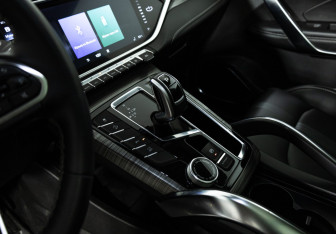 Подержанный автомобиль Geely Atlas Pro 2023 года (18 фото)