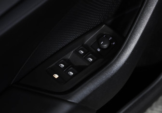 Подержанный автомобиль Skoda Octavia Liftback 2021 года (23 фото)