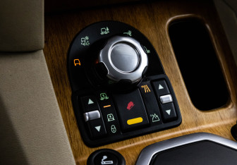 Подержанный автомобиль Land Rover Discovery 2011 года (17 фото)