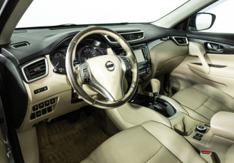 Подержанный автомобиль Nissan X-Trail 2017 года (11 фото)