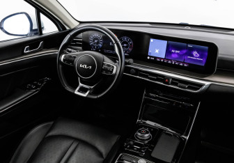Подержанный автомобиль Kia K5 2022 года (16 фото)