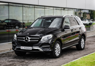 Подержанный автомобиль Mercedes-Benz GLE 2016 года (3 фото)