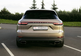 Подержанный автомобиль Porsche Cayenne 2018 года (9 фото)