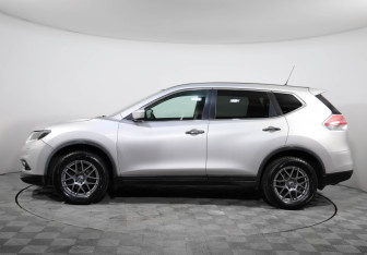 Подержанный автомобиль Nissan X-Trail 2015 года (8 фото)