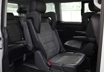 Подержанный автомобиль Volkswagen Multivan 2020 года (30 фото)