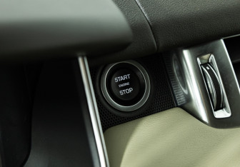 Подержанный автомобиль Land Rover Range Rover Sport 2014 года (16 фото)
