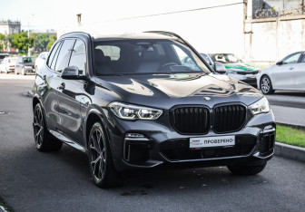 Подержанный автомобиль BMW X5 2019 года (5 фото)