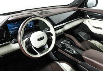 Подержанный автомобиль Geely Monjaro 2023 года (11 фото)