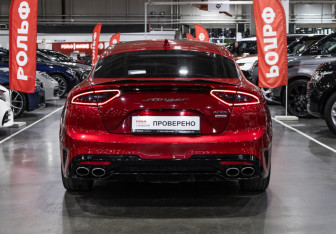 Подержанный автомобиль Kia Stinger 2018 года (9 фото)