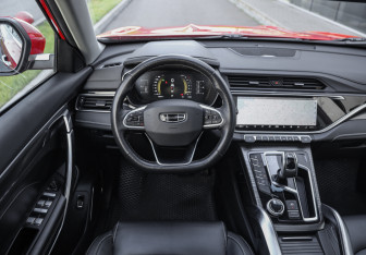 Подержанный автомобиль Geely Atlas Pro 2022 года (12 фото)