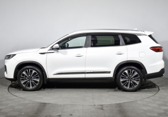 Подержанный автомобиль Chery Tiggo 8 Pro Max 2023 года (8 фото)
