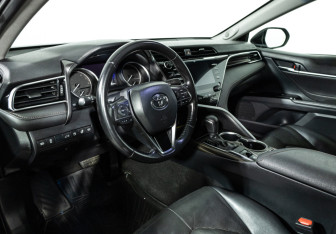 Подержанный автомобиль Toyota Camry Sedan 2018 года (11 фото)
