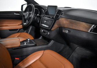 Подержанный автомобиль Mercedes-Benz GLE 2015 года (15 фото)