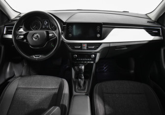 Подержанный автомобиль Skoda Rapid Liftback 2020 года (13 фото)