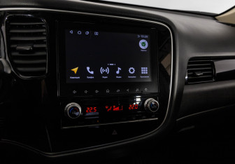 Подержанный автомобиль Mitsubishi Outlander 2021 года (15 фото)