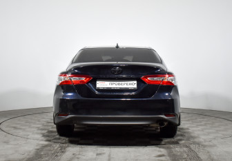 Подержанный автомобиль Toyota Camry Sedan 2021 года (6 фото)