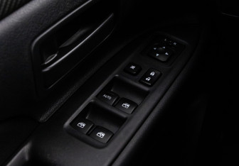 Подержанный автомобиль Mitsubishi Outlander 2017 года (15 фото)