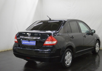 Подержанный автомобиль Nissan Tiida Sedan 2010 года (5 фото)