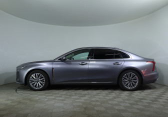 Подержанный автомобиль Hongqi H5 2024 года (9 фото)