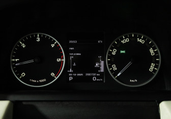 Подержанный автомобиль Land Rover Range Rover Sport 2013 года (12 фото)