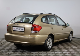 Подержанный автомобиль Kia Rio Wagon 2005 года (5 фото)