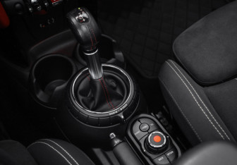 Подержанный автомобиль MINI Hatch 2016 года (20 фото)