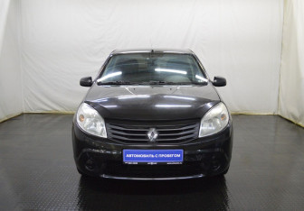 Подержанный автомобиль Renault Sandero 2011 года (2 фото)