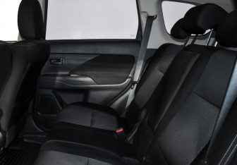 Подержанный автомобиль Mitsubishi Outlander 2018 года (12 фото)