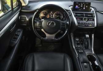Подержанный автомобиль Lexus NX 2017 года (13 фото)