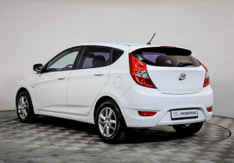 Подержанный автомобиль Hyundai Solaris Hatchback 2013 года (7 фото)