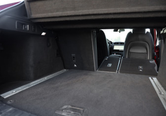 Подержанный автомобиль Jaguar F-Pace 2016 года (33 фото)