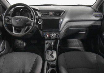 Подержанный автомобиль Kia Rio Sedan 2012 года (13 фото)